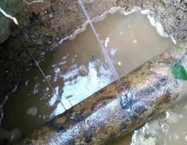 屯昌楼顶渗水维修公司分享下地暖漏水的原因及检测方法。